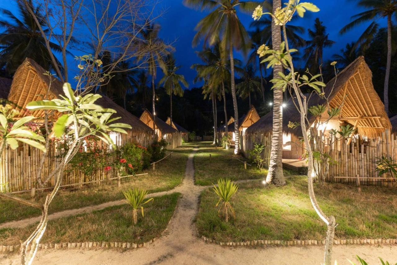 Amahelia Luxury Resort & Restaurant - 吉利阿萨汉 外观 照片