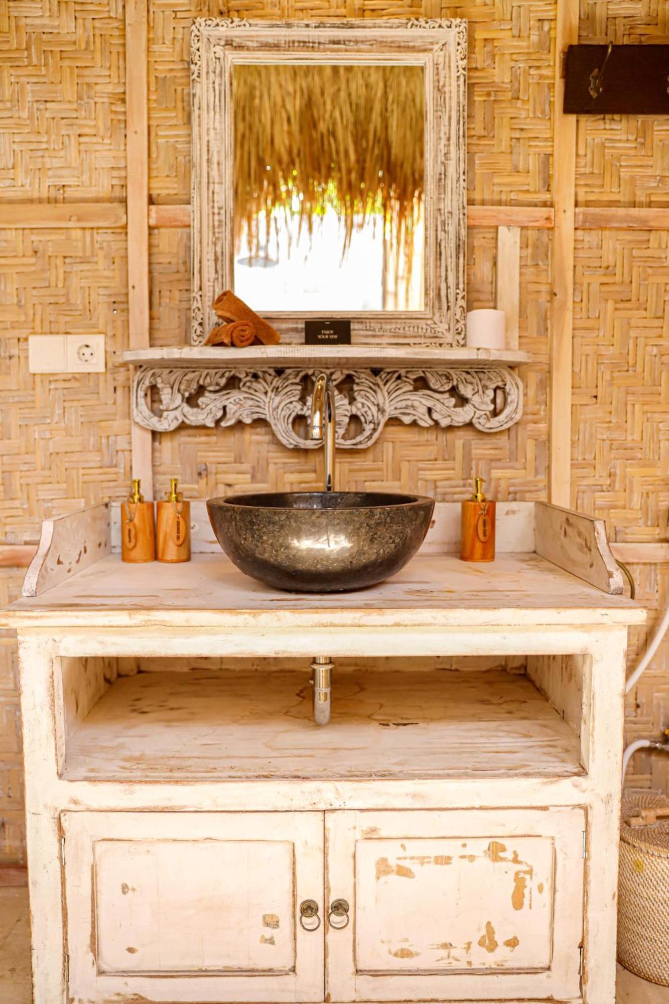 Amahelia Luxury Resort & Restaurant - 吉利阿萨汉 外观 照片